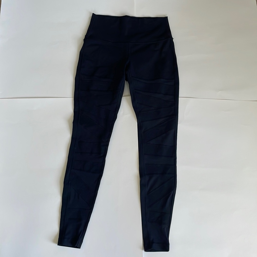 Lululemon leggings with zigzag mesh (size 8) black